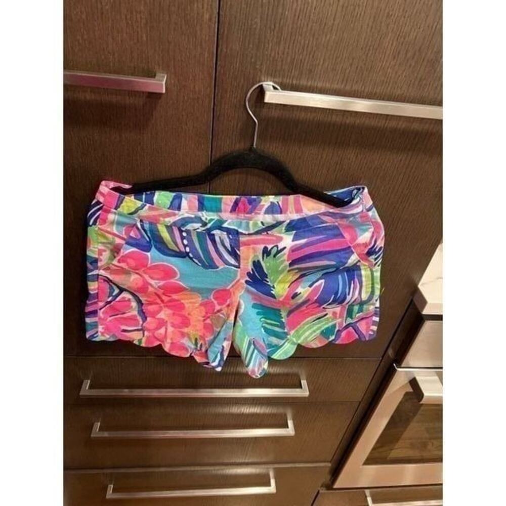Lilly Pulitzer woman Shorts Size 0 Scallop Hem Pink Green Blue